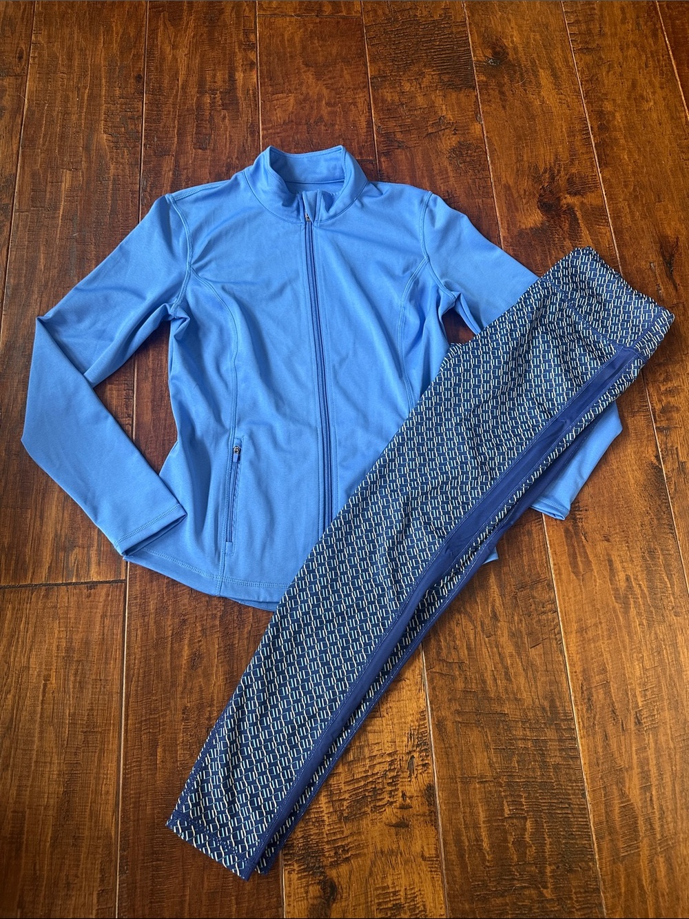 J Mclaughlin Women's Blue Active Jacket and Patterned Leggings Set Size Medium